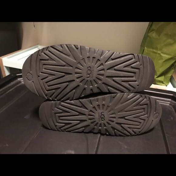 Women’s size 8 Classic short Uggs - Picture 4 of 4